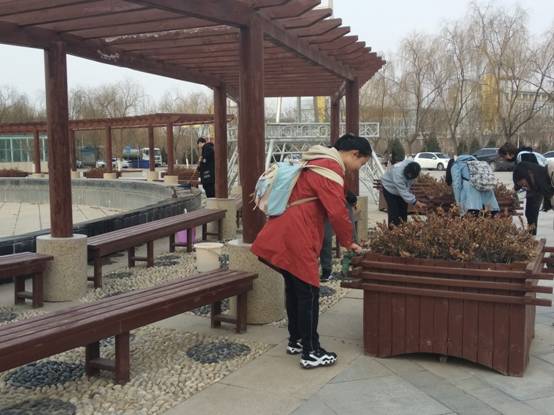 威廉体育清扫校园1.jpg